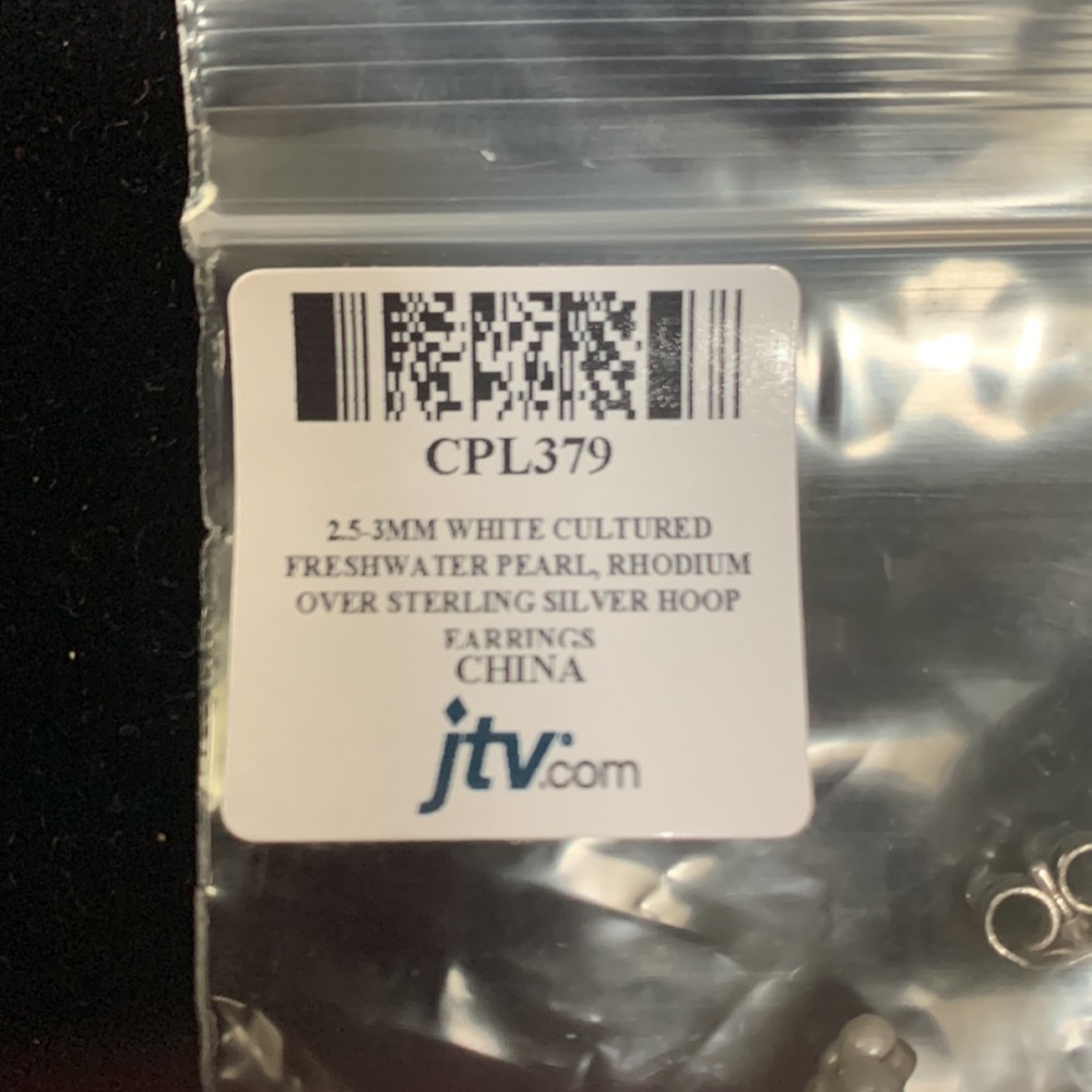 Host Pick ⭐️JTV 3 row mini pearls,925 silver 1” hoop earrings & vintage necklace - Picture 5 of 9